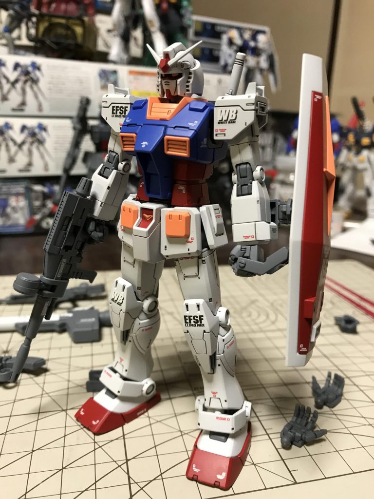 武器を装備。盾が逆向き取り付けなのが独特で面白いですね。