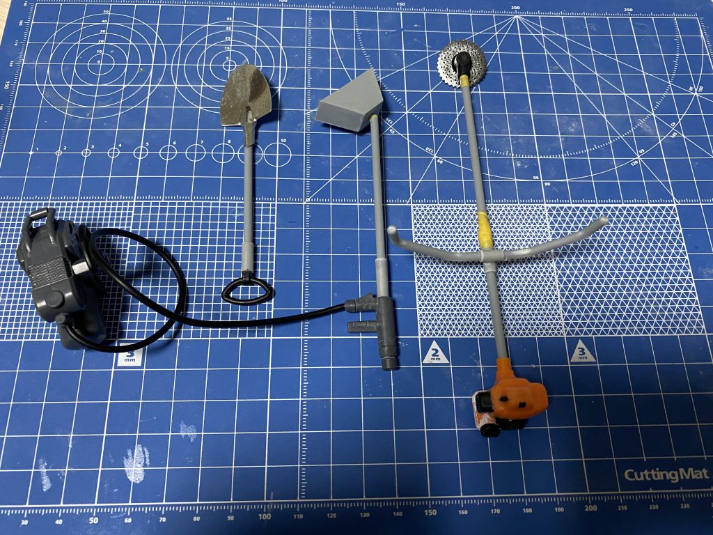 小物類の塗装前です。普段仕事で使ってるものを思い出しながら制作しました。