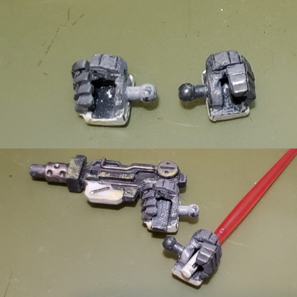 ハンドパーツは握ってる感じになるよう、加工しています。