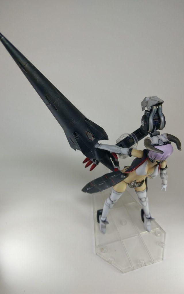 ゼルトザームアームズをミキシングしています。目立つ合わせ目、肉抜きは消して、動力パイプ状のモールドも殆ど削り落としました。腕はネットオークションで購入したK社のジャンクパーツが無改造でつきました。