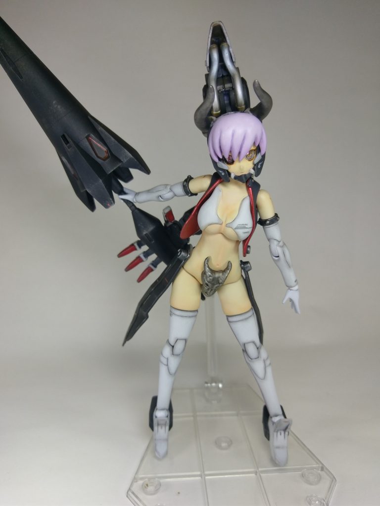 今まで簡単な肉埋め程度にしか使ってこなかったエポキシパテなんですが、最近なんとなく作法がわかってきたんで自分の性癖…ではなく、アイデアや現状の技術を詰め込んで色々造形してみました。