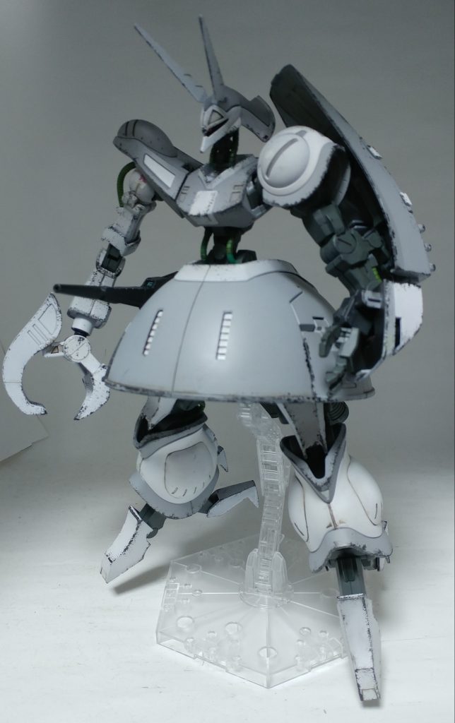 モノアイは原作ではグリーンですが、ゲームではピンクだったりするので、今回はピンクにしてみました。