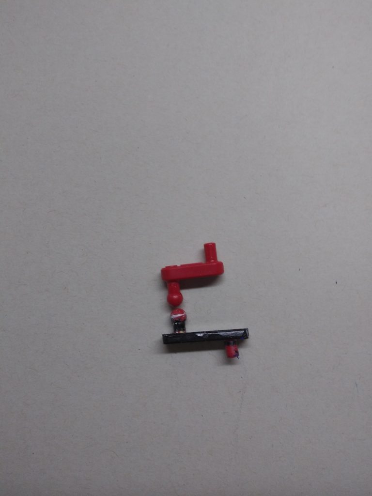 プラズマ収束ビーム砲の接続部分をプラ板で延長。