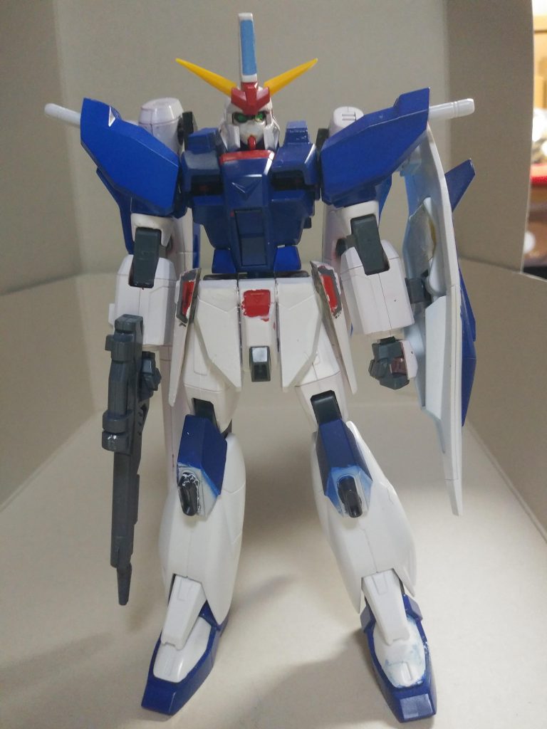 足のふくらはぎ部分（？）はガンダムエアマスターのものに変更。改めて見ると、デカール貼っていないわ、ペン入れしていないわ、合わせ目消ししてないわ、でいろいろと改善するところあるなと思いました。このセイバーを投稿したのは、自分への戒めみたいなものですね。次に作製するものは、なるべく面倒くさらず作りたいです！