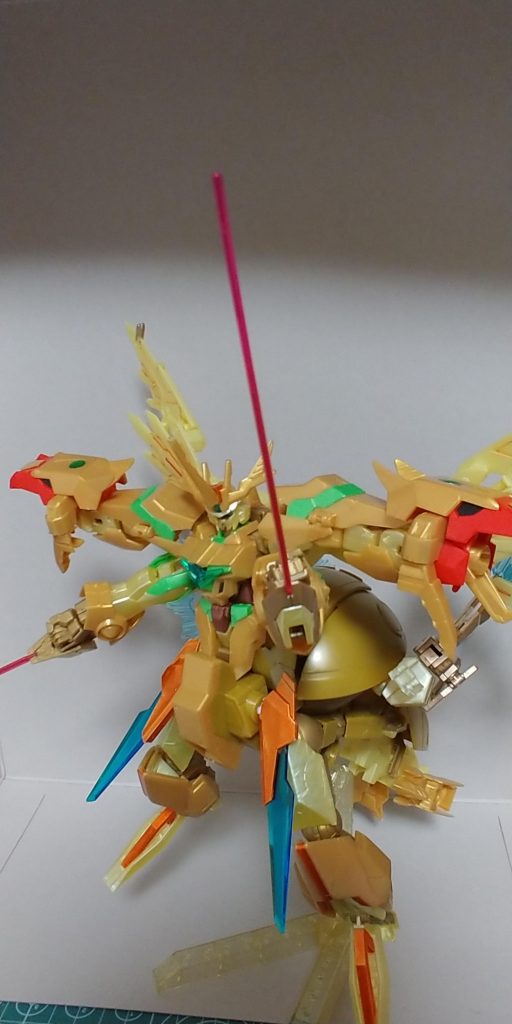 ビームサーベルを構える姿もカッコいい！