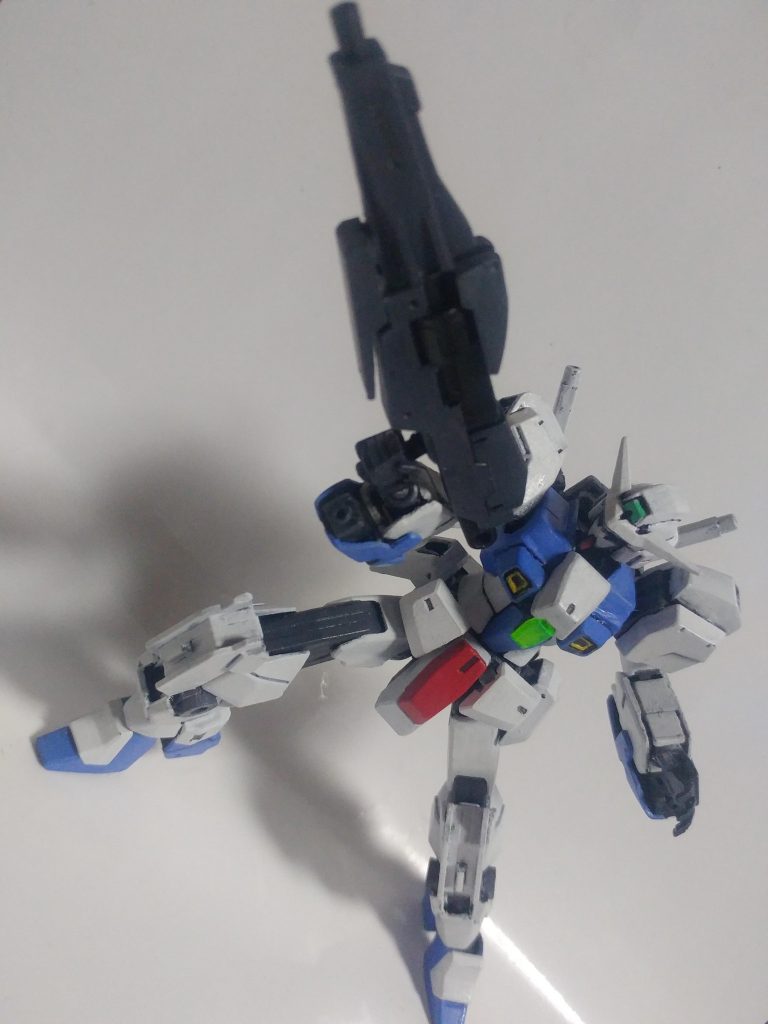 ビーム・ライフル。銃身の換装機構を盛り込んだ主兵装であり、銃身を回転させる事でドッズライフルとしての機能を発揮する。本体部のみでもビーム・マシンガンとして使用可能。