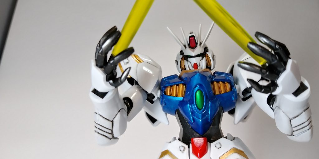 ボディはメタリックブルーで塗装してみました。