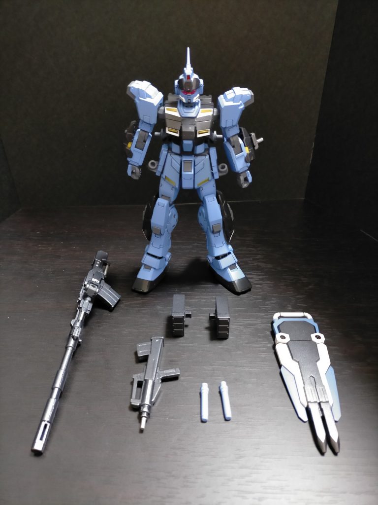 スタティックディスプレイ風脚部ミサイルポッド:地球連邦軍では珍しい簡易オプション。弾切れ時にデッドウェイトを避ける為にもパージも可能だが、この程度の重量増加はペイルライダーには問題無く、標準装備された。スパイク・シールド:ジムストライカーの物と同型。重力化での対MS格闘を考慮して開発されたシールド。シールド先端部は伸張機構が有り打突武器として使用可能