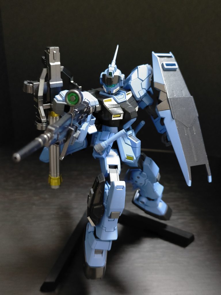 ハイパー・ビーム・ライフル:従来のガンダムの物に比べ、命中率の向上に加えビーム出力が40%向上している。