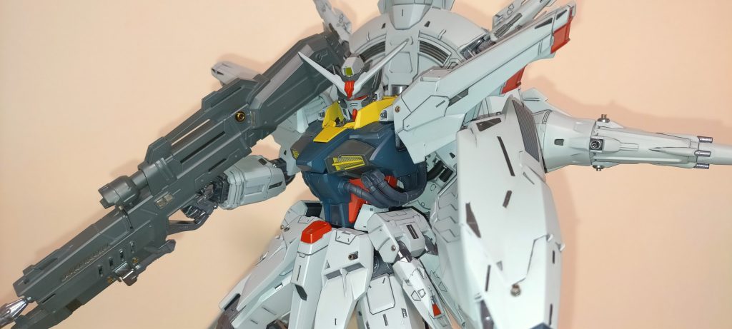 正面以外だと目が見えないです。