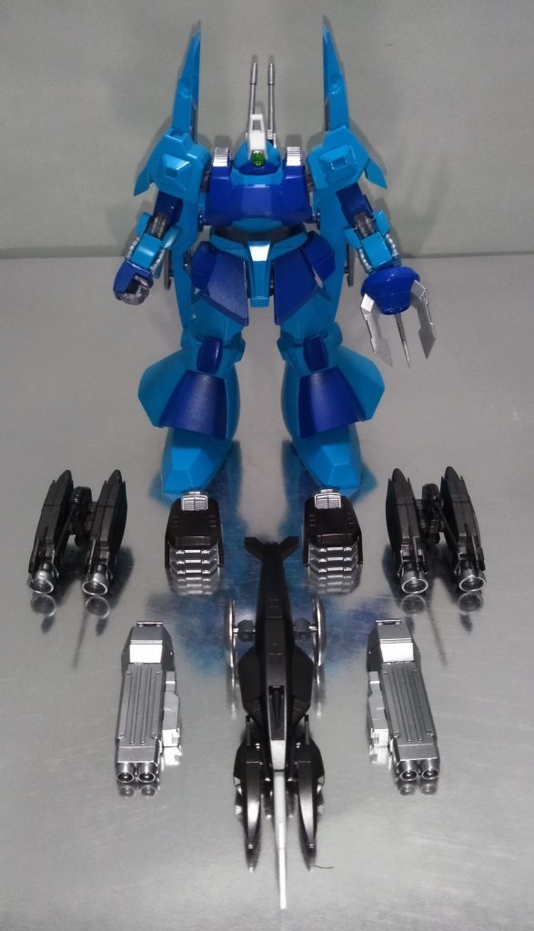 上陸後はデッドウェイトとなる水中ブースター（バックパックと両足）をパージして近接戦闘が主体となる