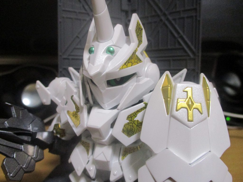 プレミアムガラスパール使ってみました　他のパール塗料よりぎらつきます