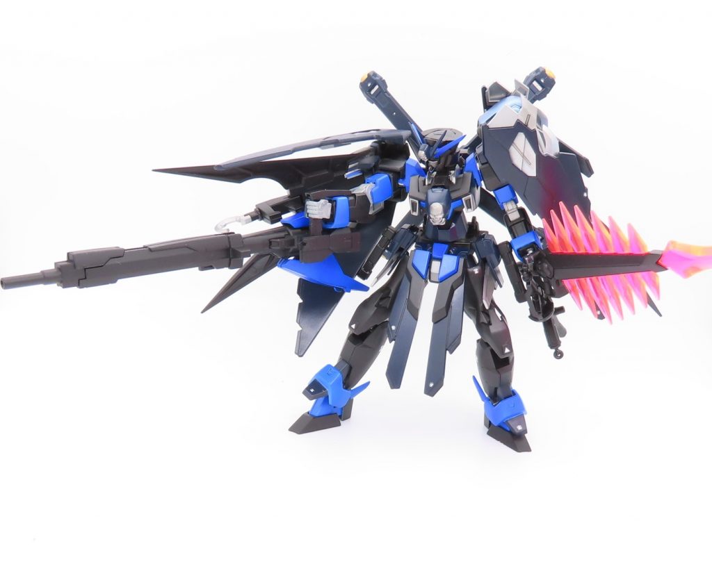 右手のメイン火器は可変時の干渉の問題でドーバーガンのようにサイド持ちに変更。ムラマサ・ブラスターはもちろん所持