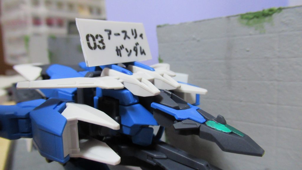 ゲート跡にガンマカを塗り、トップコートをかけただけの簡単仕様です。