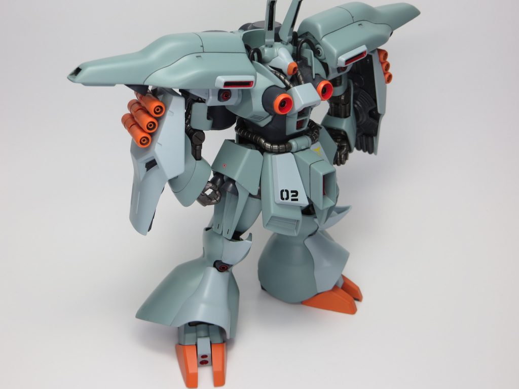 今作は、ヤクトドーガをクィンマンサ、α-アジールっぽくすることがコンセプトになっています。色はクィンマンサをイメージ。薄緑:スモーキーグリーン、緑:ミスティーグリーン、オレンジ:サンフラワーという色を使用しています。