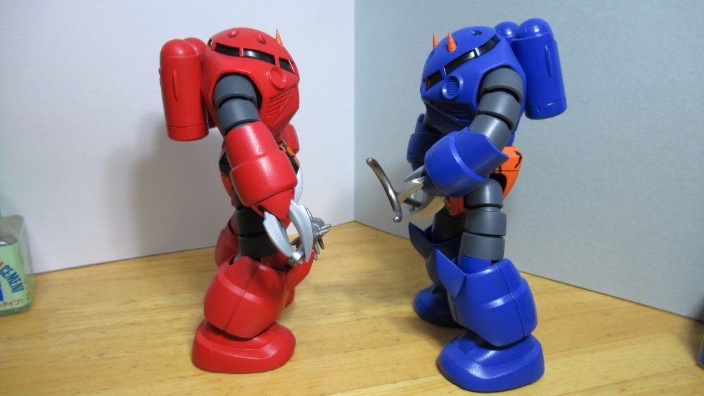 赤鬼ジゴックは1本角、青鬼ジゴックは2本角です。