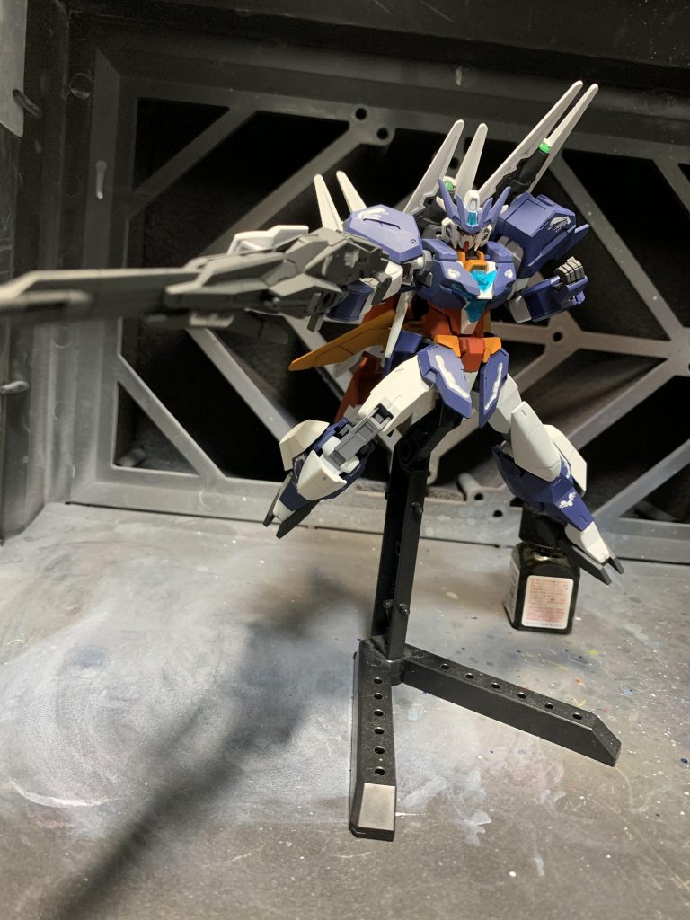 塗装してガシガシ動けせる人すごいです・・・ちょっとポーズ決めただけで角がすれてはがれてしまいました