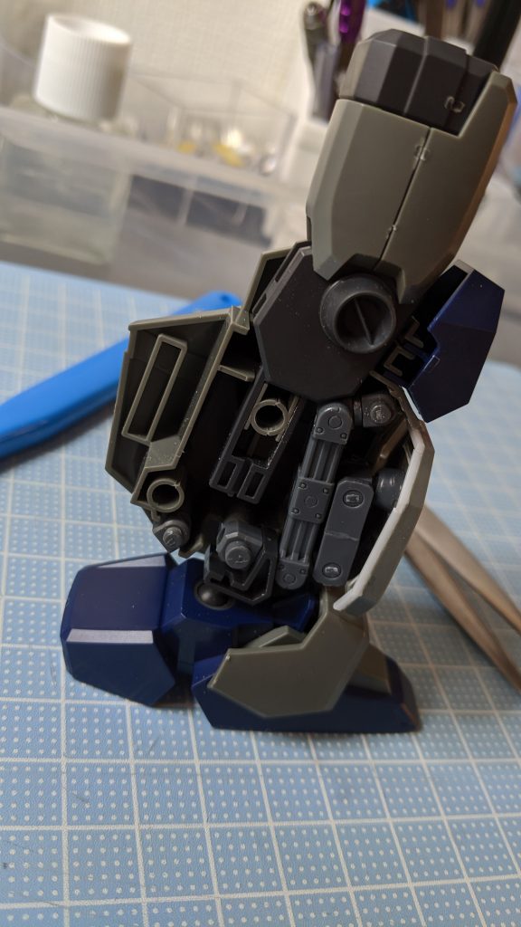 隠しサーベルの折りたたみ状態。