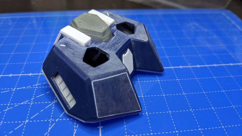 お尻は穴開けたり、付けたりして、スラスターディテールをかなり追加しました。