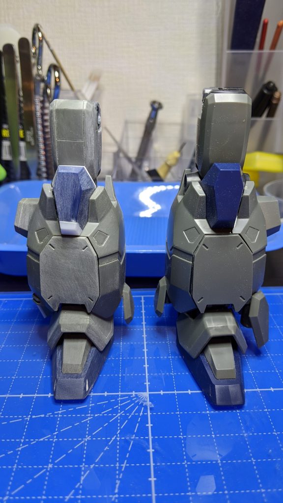 左側か加工済み、右はパチ組状態。接続位置を変えたりして、脚を短縮しました。