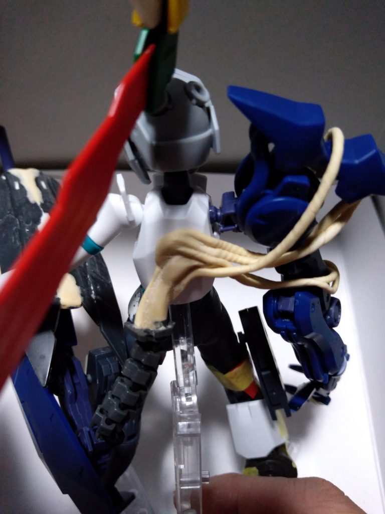 背中の触手はエポキシパテでお手軽に制作。