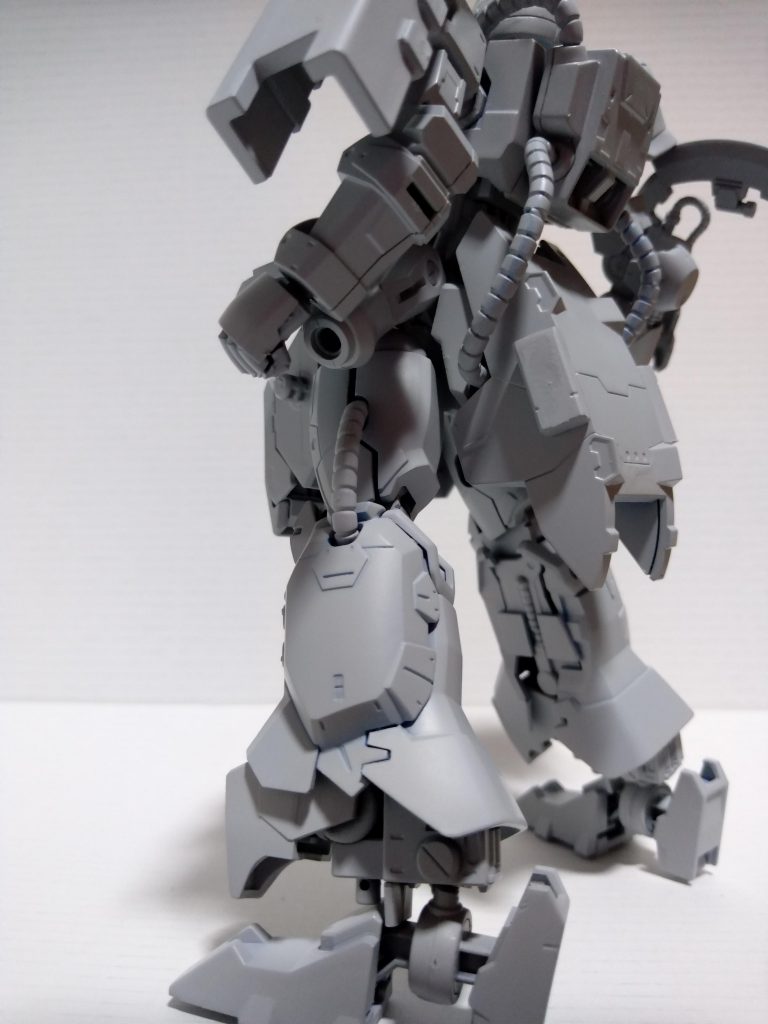 バックショットの1枚です。アスタロトオリジンのシールドとジンクスの腕をスカートに用いて重装感をだしました。