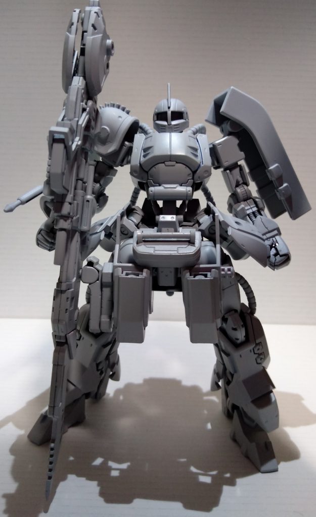 フロントの写真です。左肩のシールドはティエレンのものを使っています。