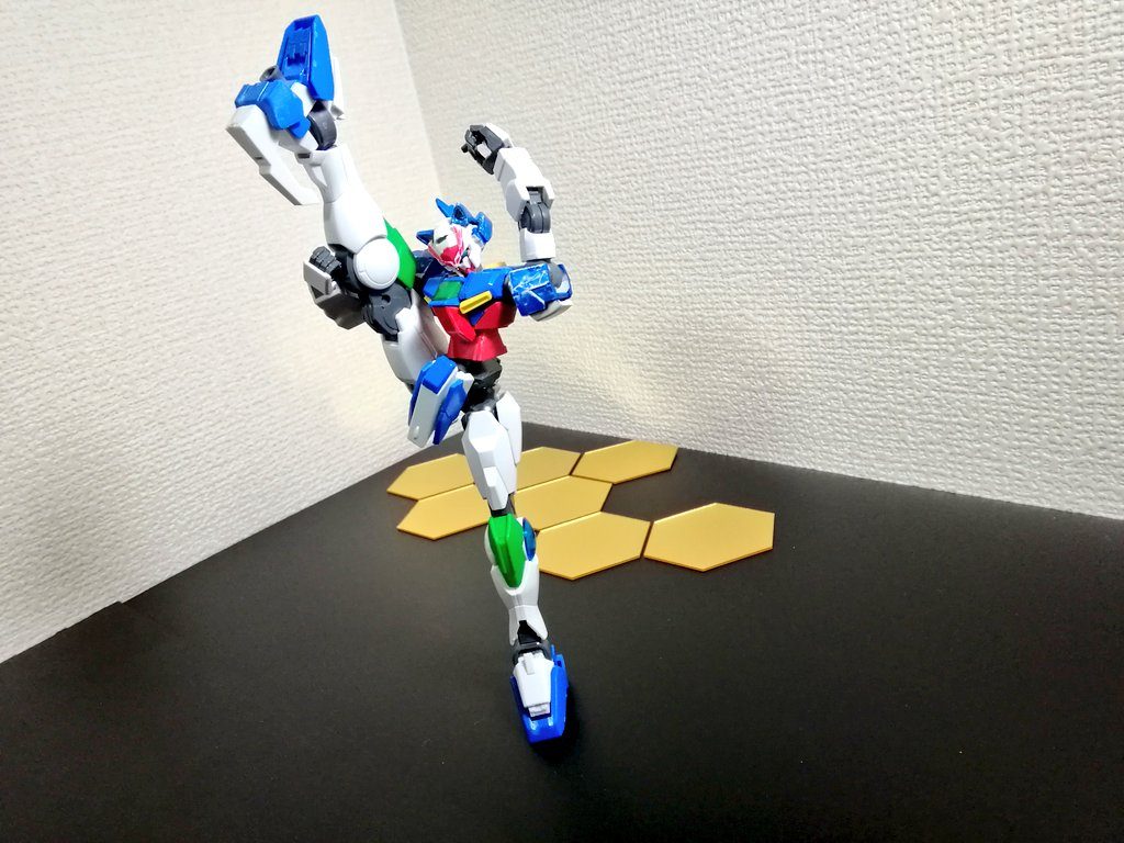 この機体の特徴は、サイドスカート、フロントスカート、リアスカートを廃したことによる可動域である。それにより、I字バランスも無理なく淡々とこなせる可動域を得ている。