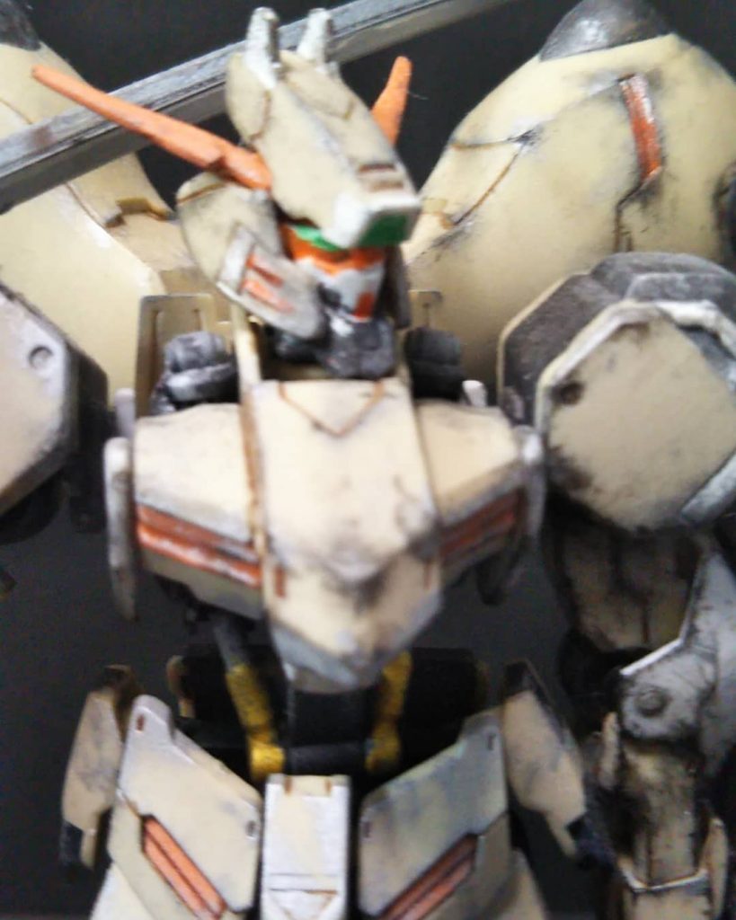 成型色ベースに部分塗装。鉄血には…ウエザリングが栄えます😎