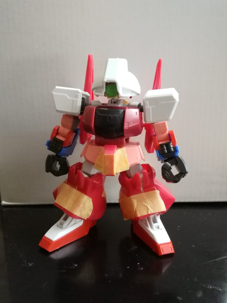 1/220リックディアスのパーツを用いつつ、SDCSのジャンクパーツをごちゃ混ぜにしてそれっぽくしていきました。頭部にはSDCSガンダムの上頭部を基礎にしています。このアイデアはセイウチさんの製作方法を参考にさせていただいています。