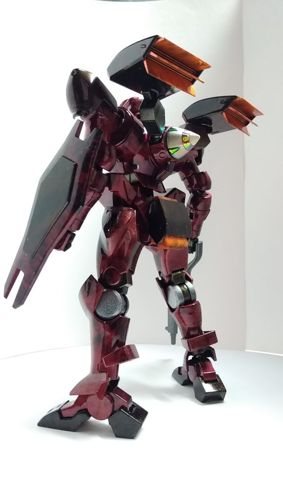 GNドライブと胸部奥には、100均で買った色つきホログラムテープに、HiQパーツのホログラムシートを貼り重ねてます。