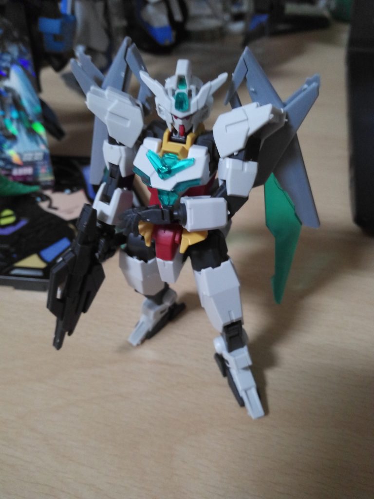 コアガンダム2のバックパックを腰部にそのままラックして当初は二本のFファンネルを提げて使えるっぽく。