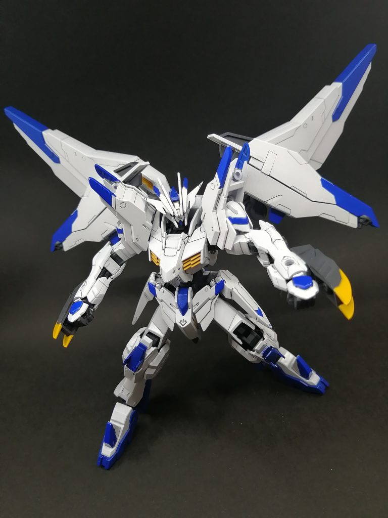 ＜ナックルクロー＞腕に装備されたナックルガードを展開して使用する。コックピットや、関節部などピンポイントで攻撃する時に使われる