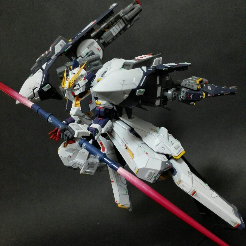 ビーム･サーベル×2を連結させた武装の装備状態です。