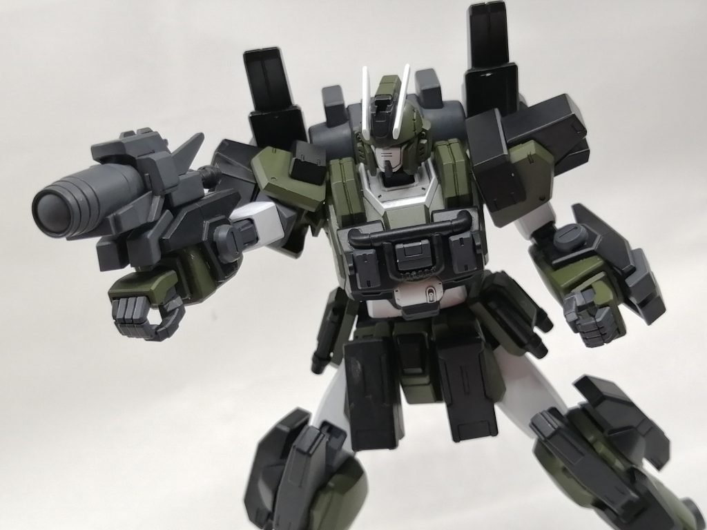 電磁ブーストバンカー電磁ナックルを増幅、圧縮しパイルバンカーの様に撃ち込む。相手の電子系統を内部から破壊する