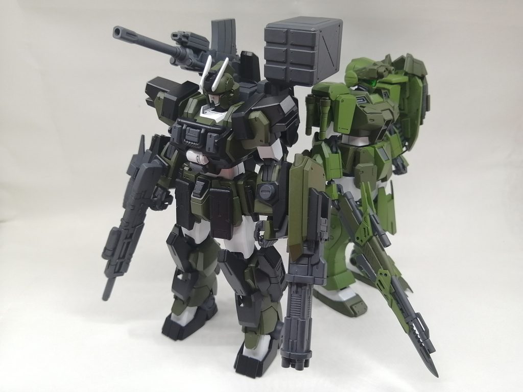 相方のジムスナイパーII 現地改修型と  https://gumpla.jp/hg/5901302機編成で運用され、ジムスナイパーが狙撃で敵を牽制、誘導してEz-8が各個撃破する戦法を取る