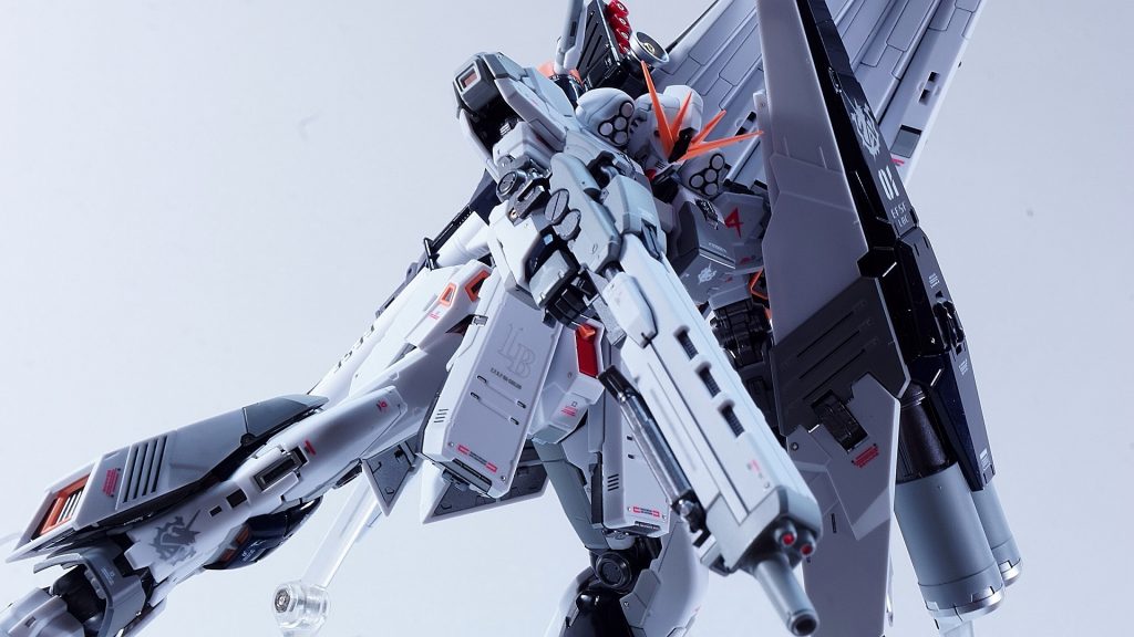 わかっちゃいましたがとんでもなく重い。本当に1/144か？スタンドが悲鳴を上げていたのが印象的。