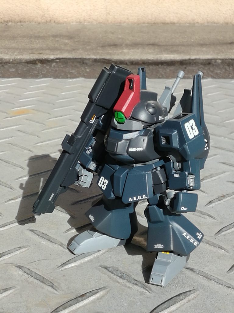 フロントビュー。デカール追加済み。