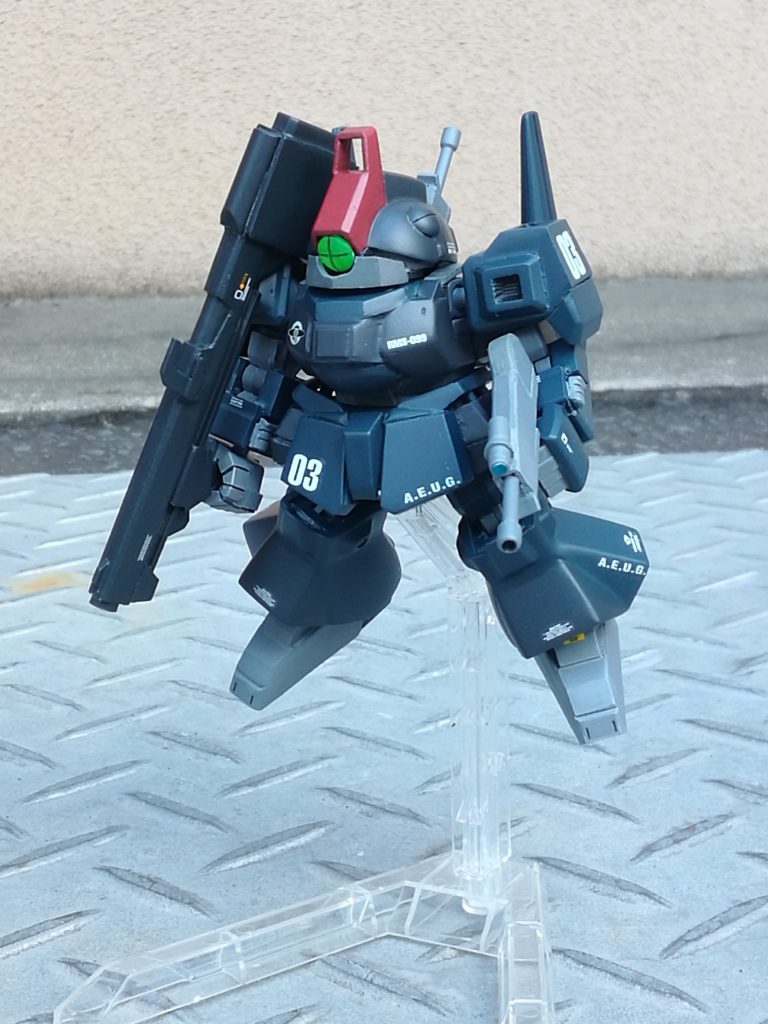 武器は持ちかえ、マウント可能です。