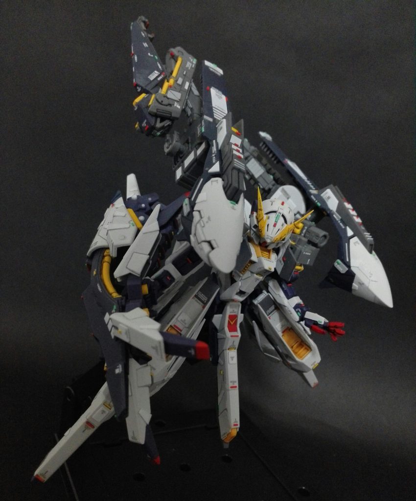 コンポジット･シールド･ブースターのロング･ブレードを切り離してクロウ展開状態へ。