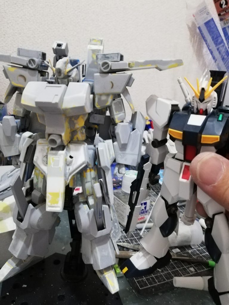 作ってたらνガンダムより巨大化してしまいました。
