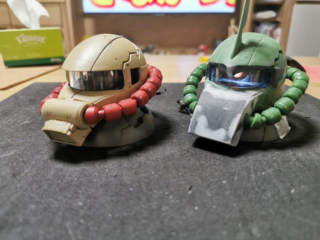 キットのモノアイシールの裏から電飾する事でアニメの様なぼわっとした発光が出来ました。