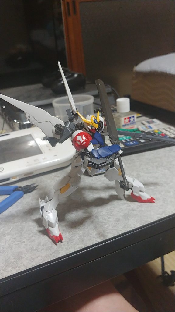 右腕を第６形態に換装しているので腕部マシンガンも使用できます