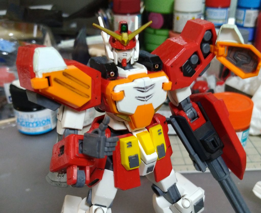 ホーミングミサイルの上部分だけ見えてるのが気になったので、パテで収納時は隠れるようにしました。