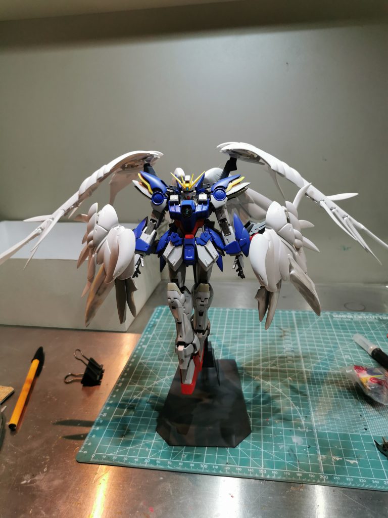 羽塗装前…各部のツヤ感の違いに色気があったのに、どうして俺はつや消しなんて吹いたのだろう😣😣塗装はトレッサのタミヤプラモデルファクトリーでブースを借りました。