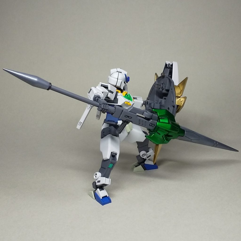 リペイントしたコアガンダムの武装を塗装しなかったので、塗装中だったガンダムイージスナイトの武器を装備させました。