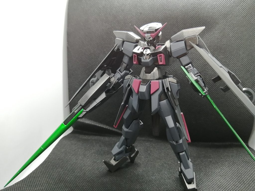 プチ改修は以下のポイント。・サイドアーマーにデスティニーのサイドアーマーを追加。ウイングにはフォースインパルスのスタビライザーを移植。・踵と爪先にガンダムラヴファントムのものを移植。