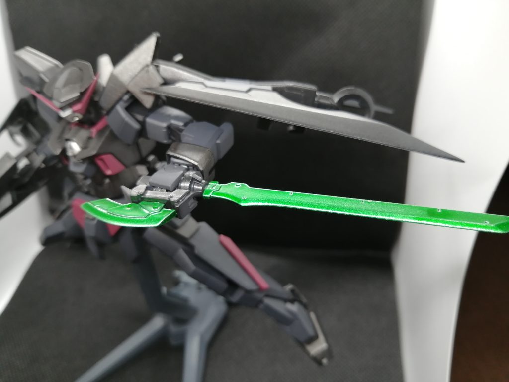 30mmの武器セットを組み合わせて作ったシグルブレイドです。