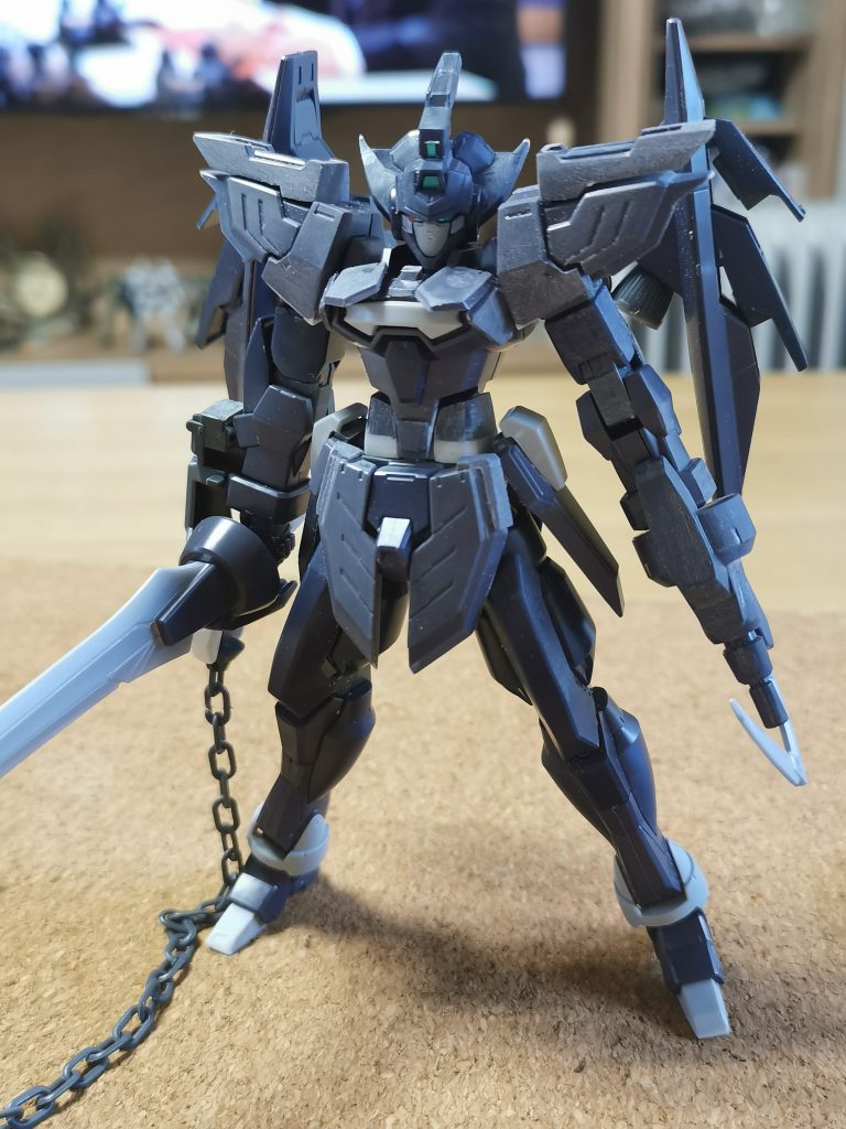 塗装前。武器とバックパックのジョイント、アンテナ以外は全てランナー+余剰パーツなので、丁寧に工作すれば成形色フィニッシュが可能です。