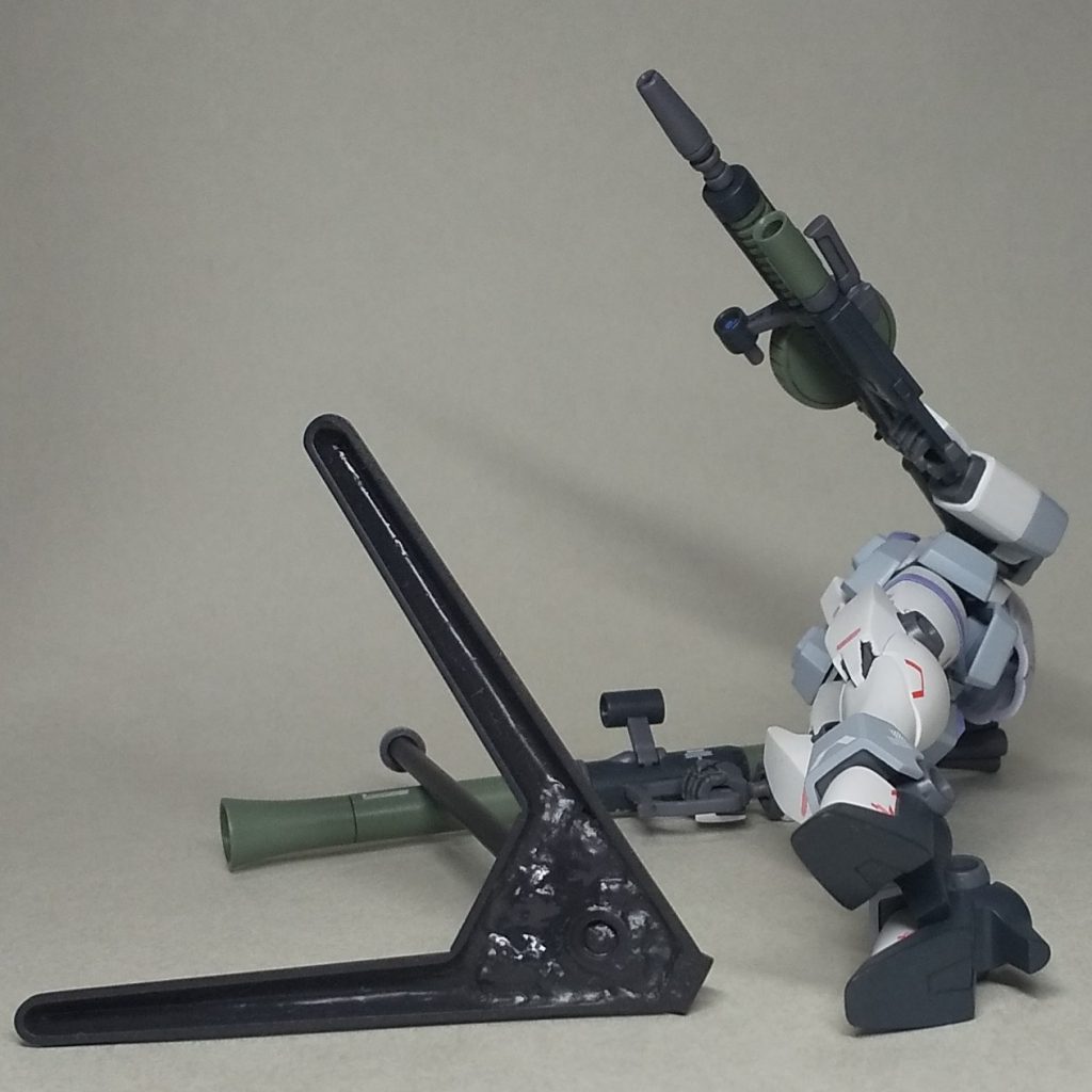 下からスタンドは、1/144 Vガンダムシリーズ付属のスタンドを加工したものに釣りの重りを仕込んで倒れにくくして使っています。